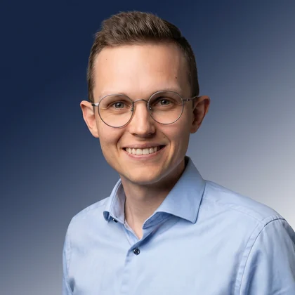 Simon Kuper - unabhängiger Finanz- und Versicherungsfachmann hinter Akten & Anlagen