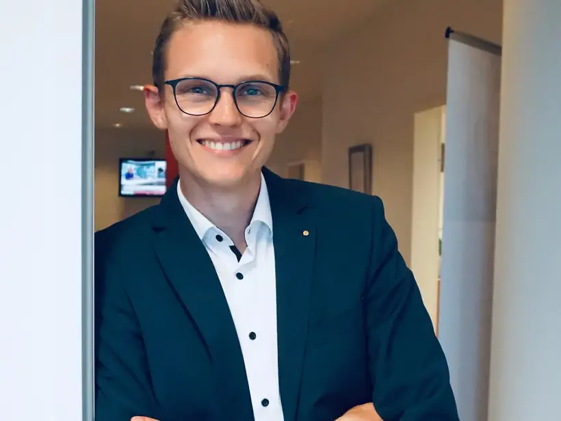 Simon Kuper in seinem Büro